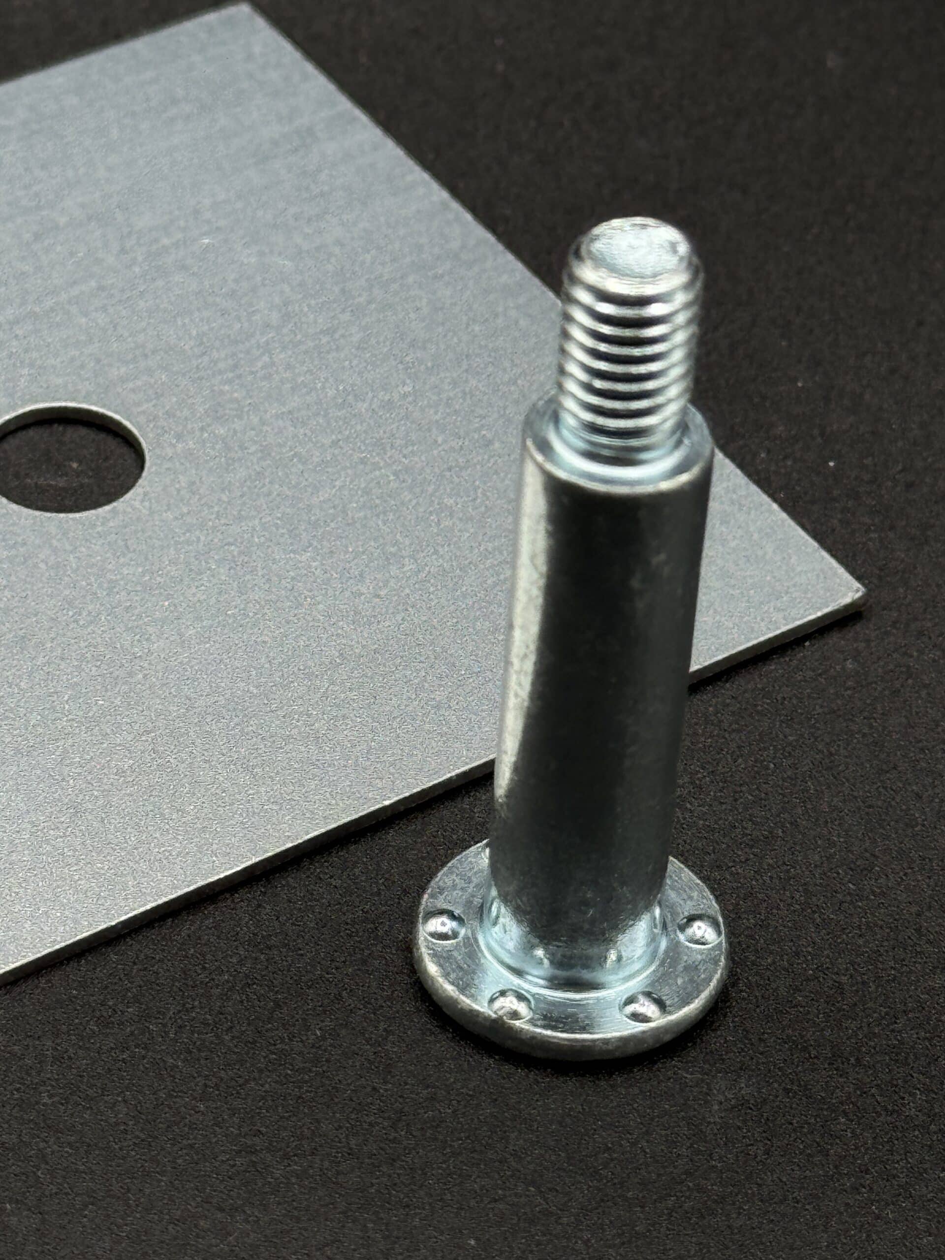 Tole_goujon_acier_bossage_TECHNAX